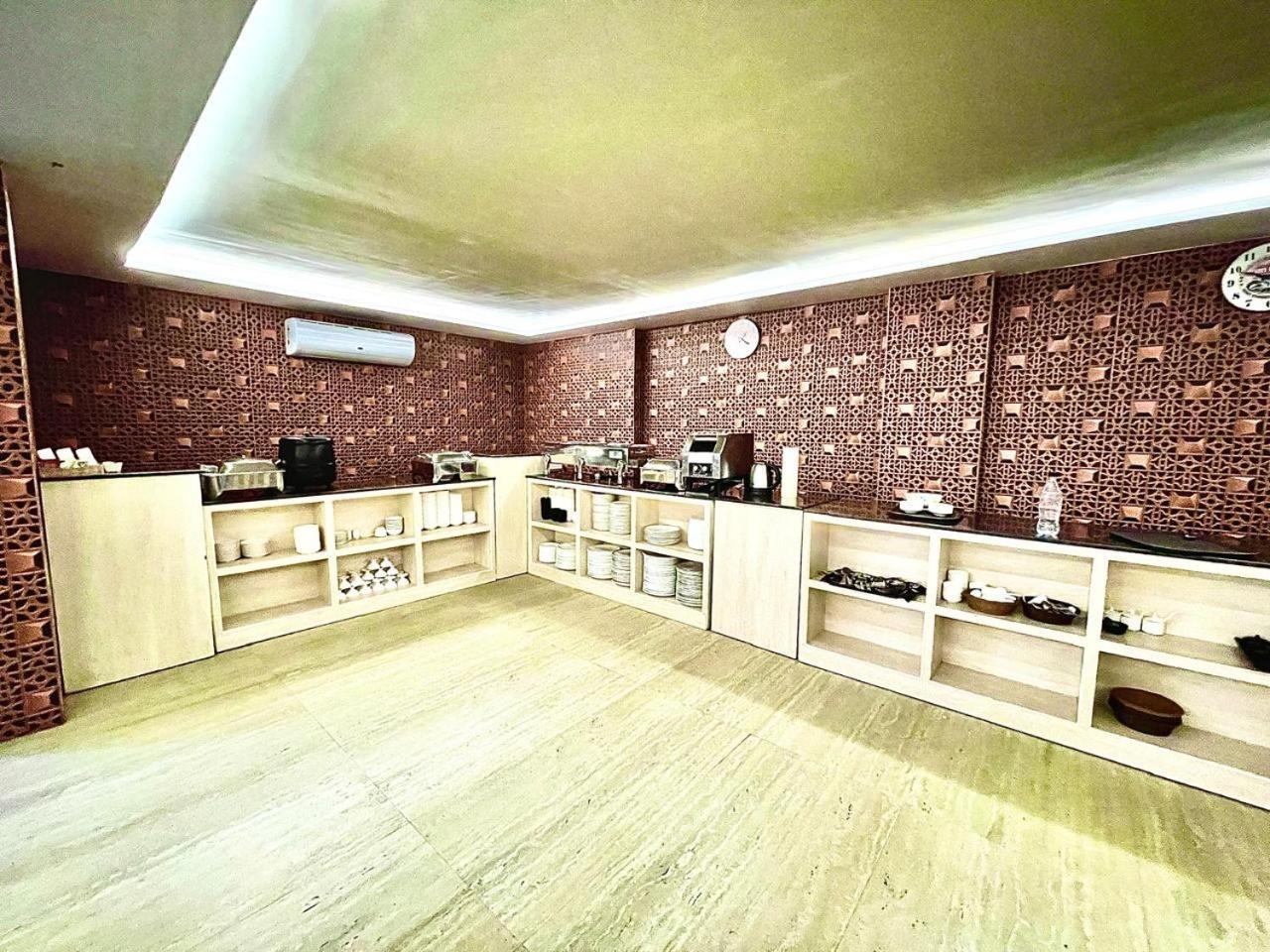 Gr Palace, In Front Of Sea-Beach With Breakfast, Swimming-Pool, Fully Air-Conditioned, Hotel With Parking Availability Puri Zewnętrze zdjęcie