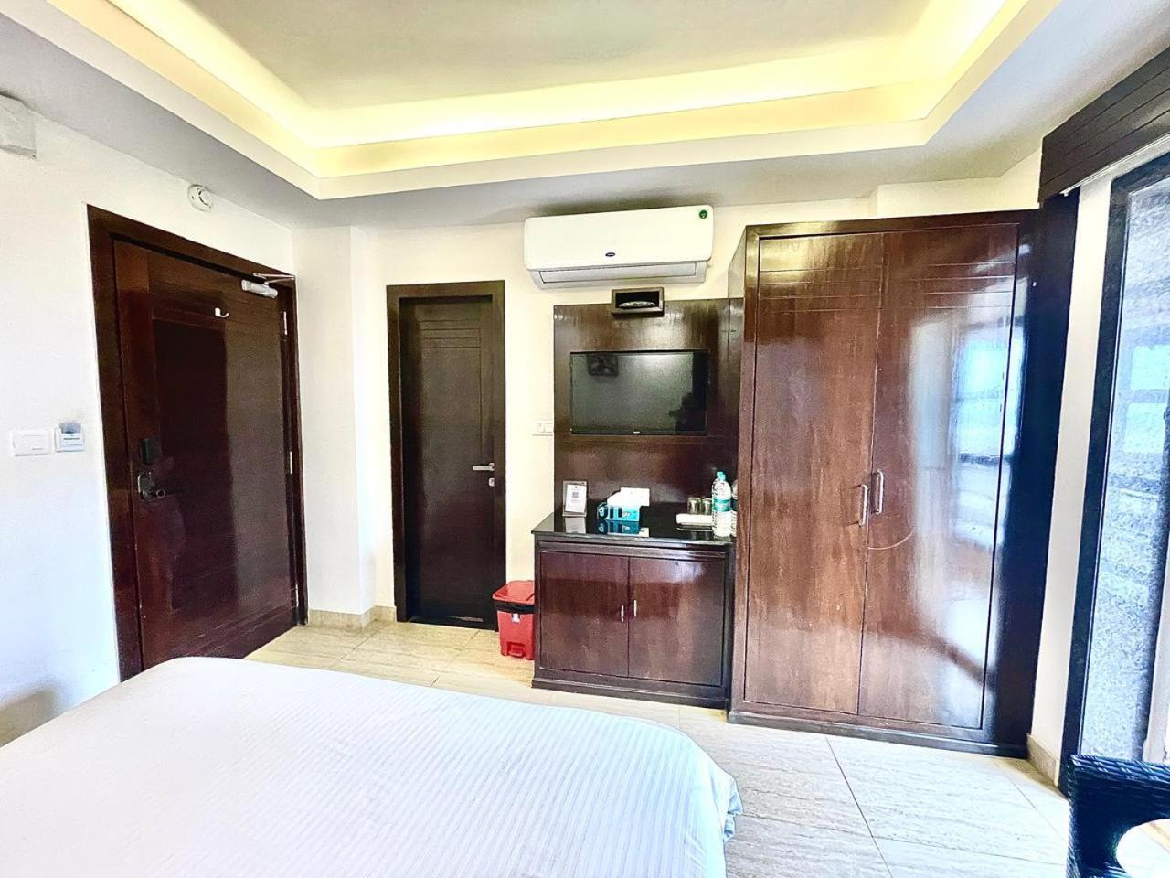 Gr Palace, In Front Of Sea-Beach With Breakfast, Swimming-Pool, Fully Air-Conditioned, Hotel With Parking Availability Puri Zewnętrze zdjęcie