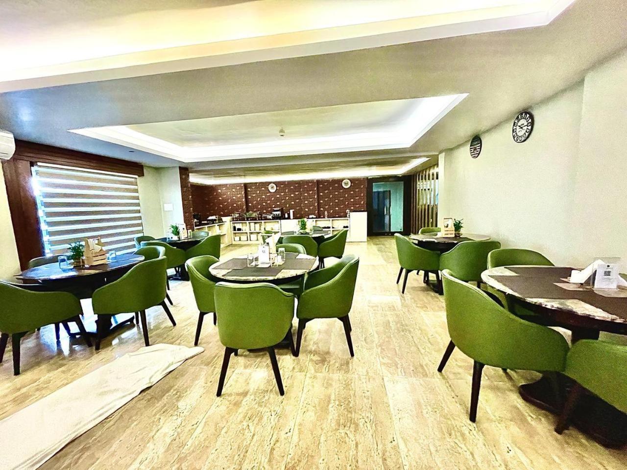 Gr Palace, In Front Of Sea-Beach With Breakfast, Swimming-Pool, Fully Air-Conditioned, Hotel With Parking Availability Puri Zewnętrze zdjęcie