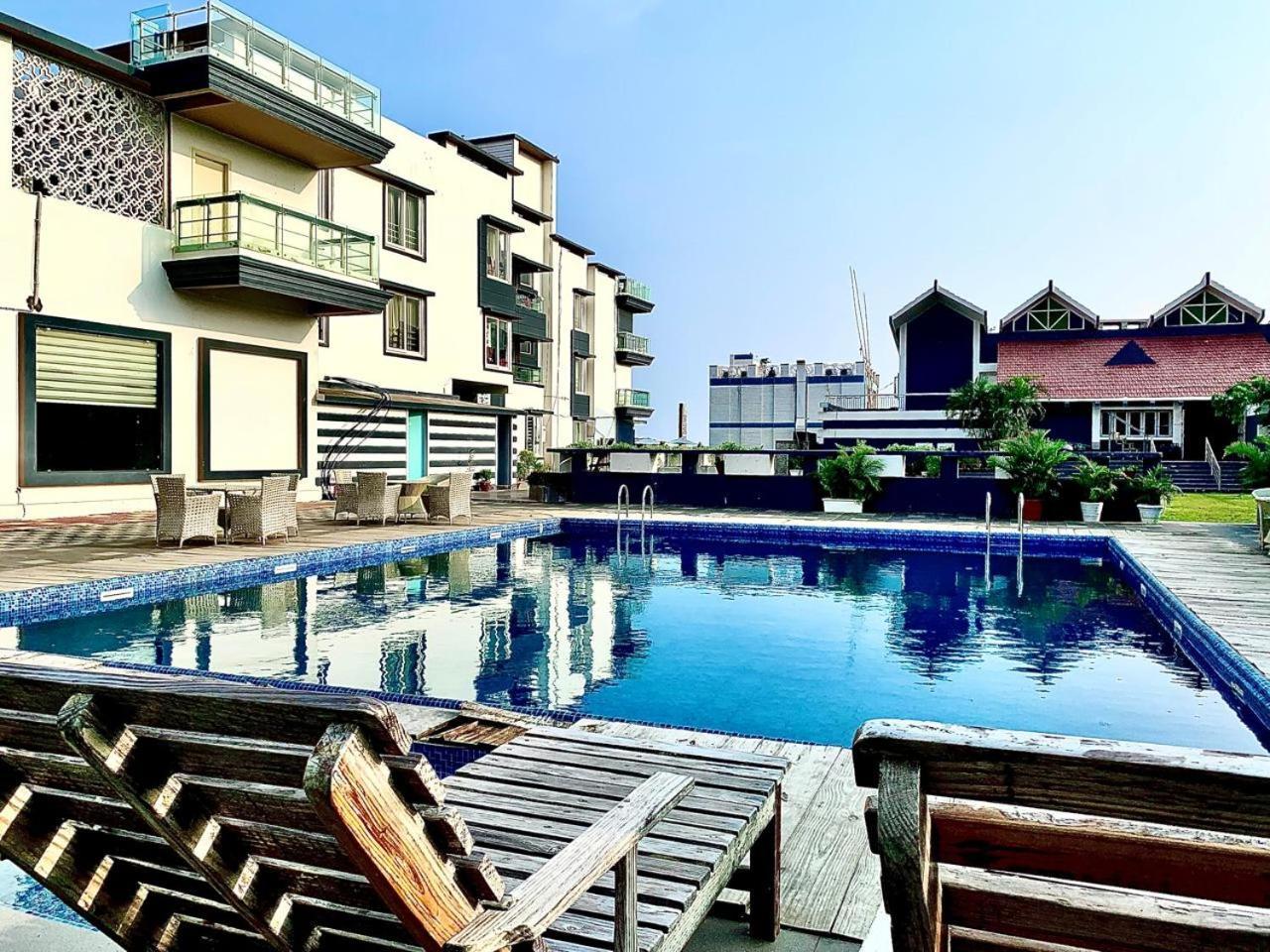 Gr Palace, In Front Of Sea-Beach With Breakfast, Swimming-Pool, Fully Air-Conditioned, Hotel With Parking Availability Puri Zewnętrze zdjęcie